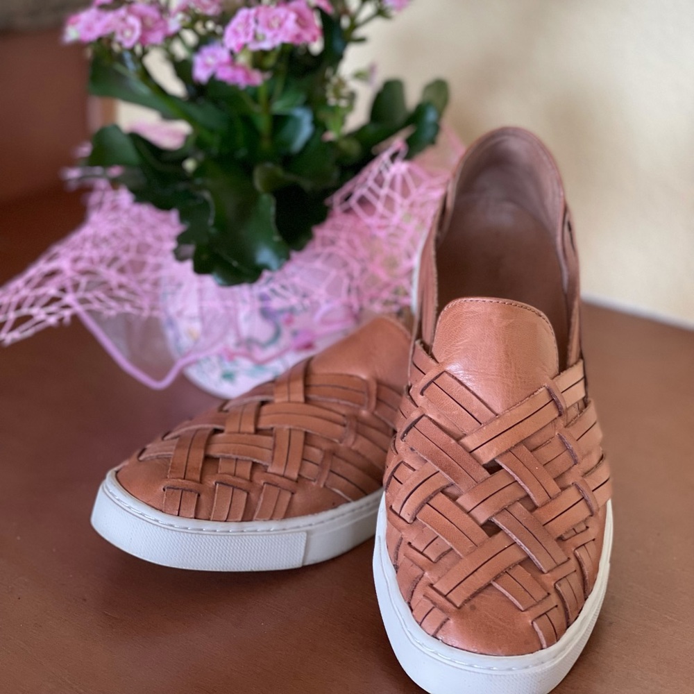 Frye leather Slip On Leather Shoes Size 7.5